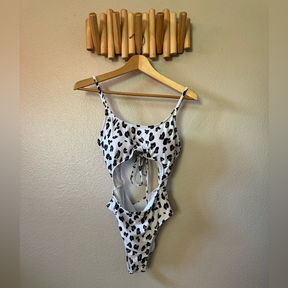 Leopard Print Swimsuit - Picture 2 of 5